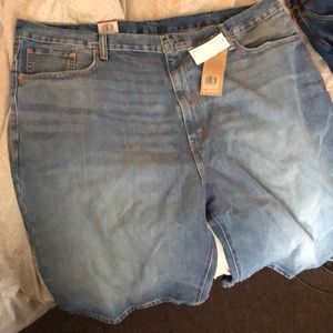Levi size 44 jean shorts nwt